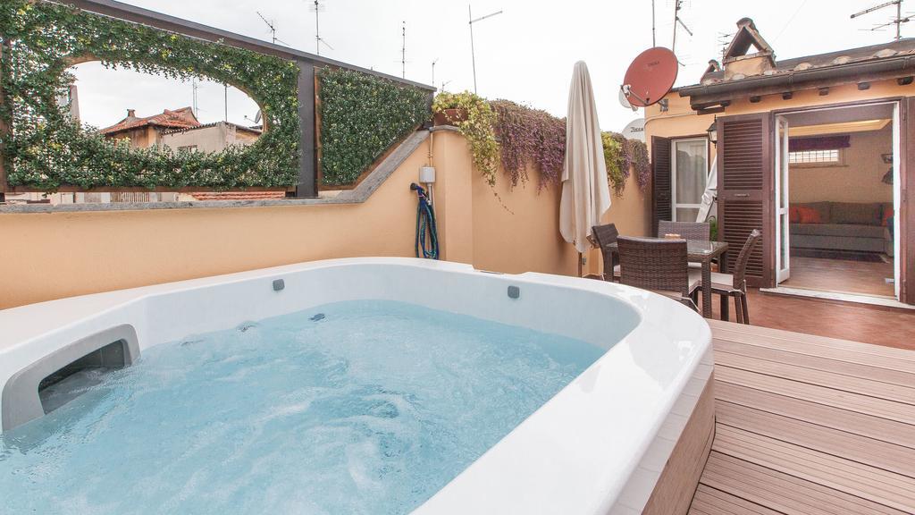 Trevi Penthouse With Jacuzzi Apartment